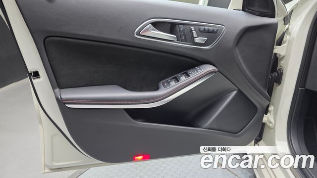 Mercedes-Benz A-Class (W176) A200 AMG Line 2018 — фото 24