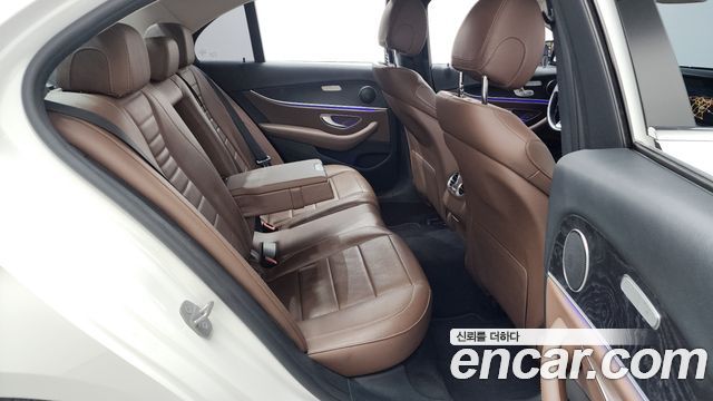 Mercedes-Benz E-Class (W213) E220d Avantgarde 2017 — фото 11