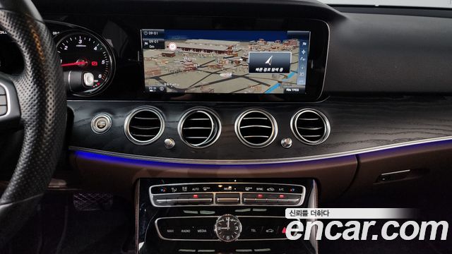 Mercedes-Benz E-Class (W213) E220d Avantgarde 2017 — фото 13