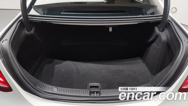 Mercedes-Benz E-Class (W213) E220d Avantgarde 2017 — фото 17