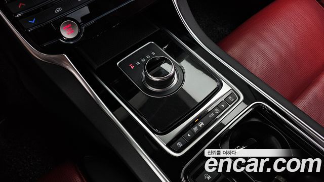 Jaguar XE 20d R-Sport 2018 — фото 9