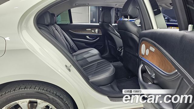 Mercedes-Benz E-Class (W213) E300 4MATIC Exclusive 2019 — фото 12