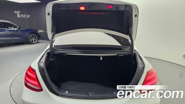 Mercedes-Benz E-Class (W213) E300 4MATIC Exclusive 2019 — фото 20