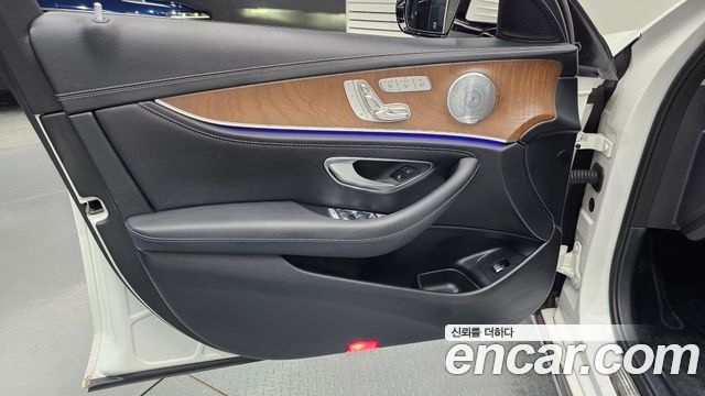 Mercedes-Benz E-Class (W213) E300 4MATIC Exclusive 2019 — фото 24