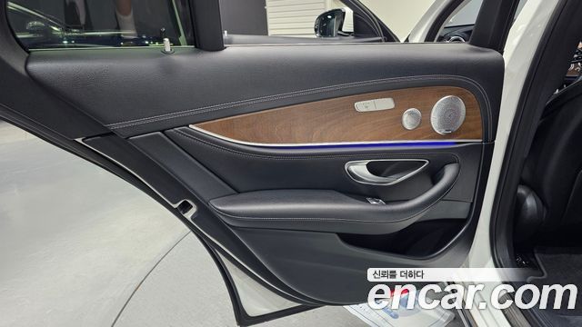 Mercedes-Benz E-Class (W213) E300 4MATIC Exclusive 2019 — фото 25