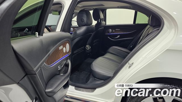 Mercedes-Benz E-Class (W213) E300 4MATIC Exclusive 2019 — фото 26