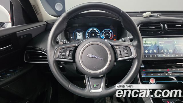 Jaguar XE 20d R-Sport 2019 — фото 15