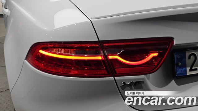 Jaguar XE 20d R-Sport 2019 — фото 23