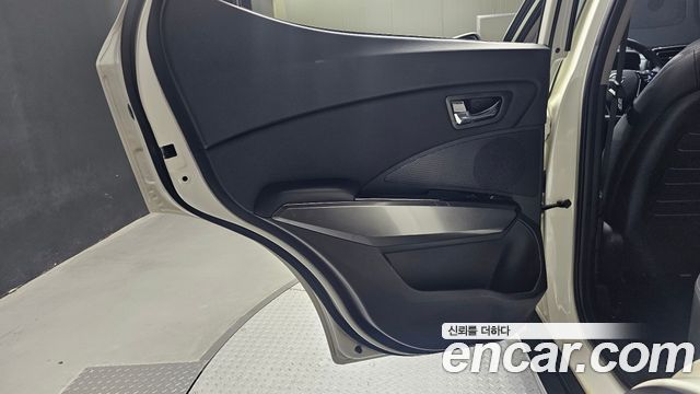KG Mobility (SsangYong) Very New Tivoli Gasoline 1.5 2WD V3 2022 — фото 25