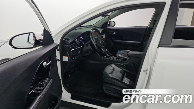 Kia Niro 1.6 HEV Prestige 2022 — фото 10
