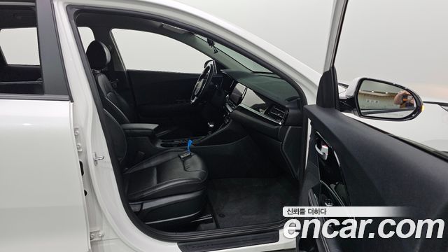 Kia Niro 1.6 HEV Prestige 2022 — фото 18
