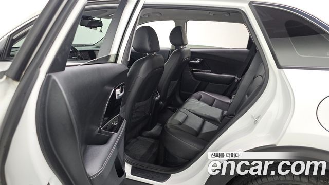 Kia Niro 1.6 HEV Prestige 2022 — фото 19