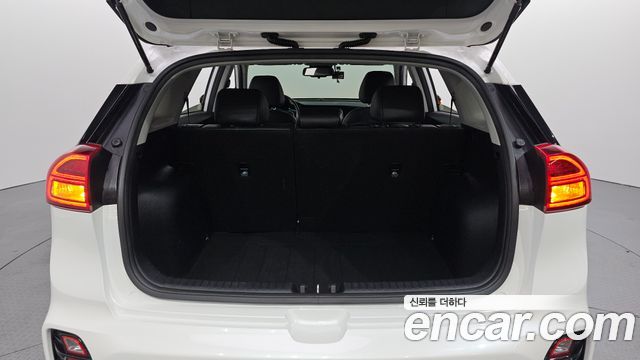 Kia Niro 1.6 HEV Prestige 2022 — фото 20