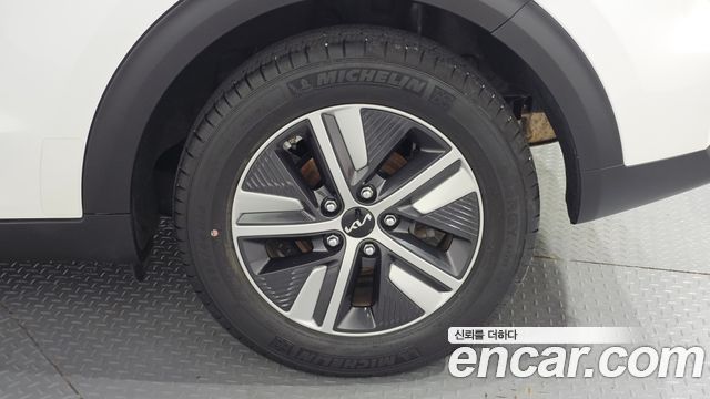 Kia Niro 1.6 HEV Prestige 2022 — фото 21