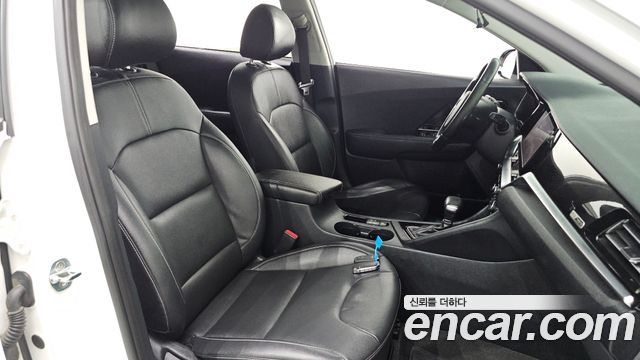 Kia Niro 1.6 HEV Prestige 2022 — фото 26