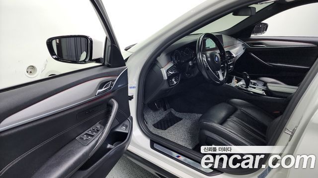 BMW 5 Series (G30) 530i xDrive M Sport Package 2017 — фото 13