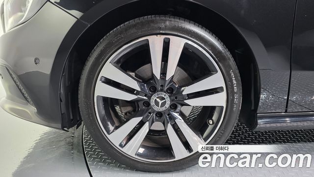 Mercedes-Benz A-Class (W176) A200 2018 — фото 5