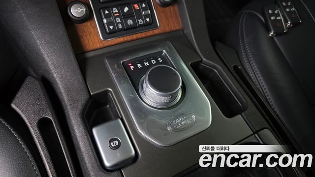 Land Rover Discovery 4 3.0 SDV6 HSE 2016 — фото 9