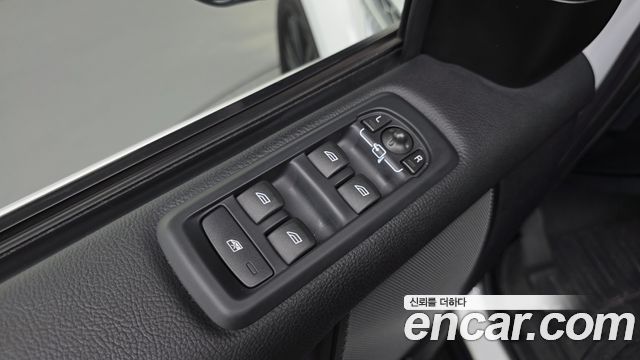 Land Rover Discovery 4 3.0 SDV6 HSE 2016 — фото 11