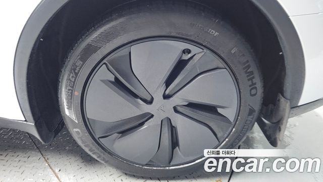 Tesla Model Y Long Range AWD 2025 — фото 21