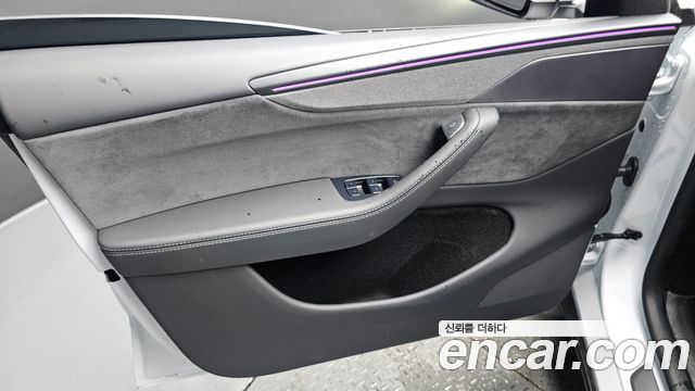 Tesla Model Y Long Range AWD 2025 — фото 24