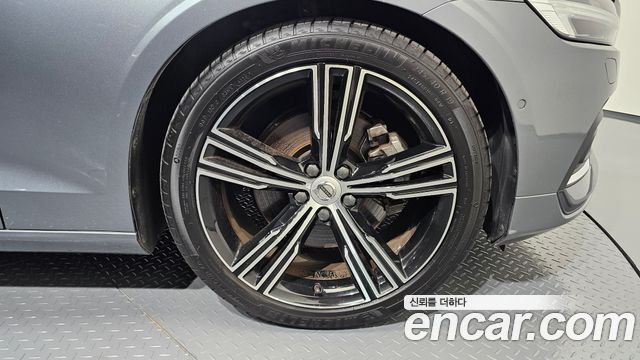 Volvo S60 (III) T5 Inscroption 2020 — фото 21