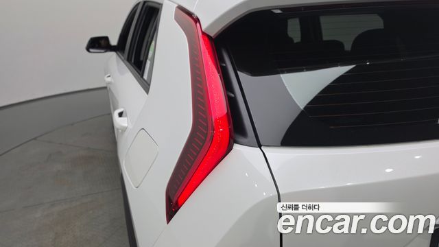 Kia Niro Prestige 2024 — фото 23
