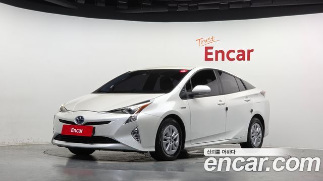 Toyota Prius (IV) 1.8 E 2017 — фото 1