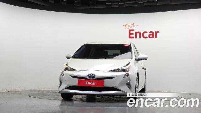 Toyota Prius (IV) 1.8 E 2017 — фото 3