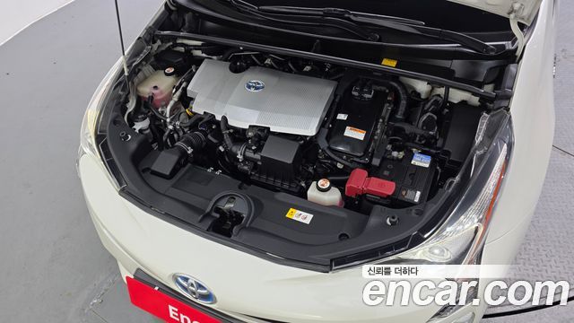 Toyota Prius (IV) 1.8 E 2017 — фото 6
