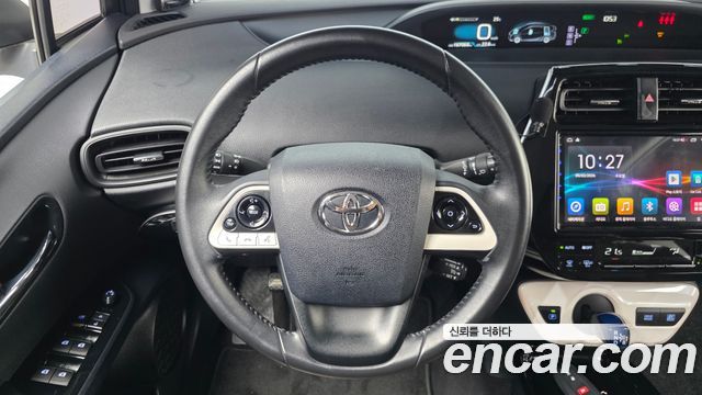 Toyota Prius (IV) 1.8 E 2017 — фото 13