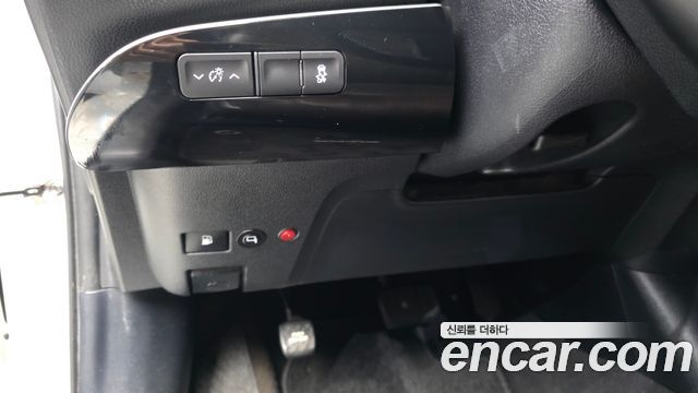 Toyota Prius (IV) 1.8 E 2017 — фото 19