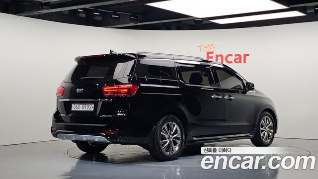 Kia Carnival 7-Seater Limousine President 2019 — фото 2