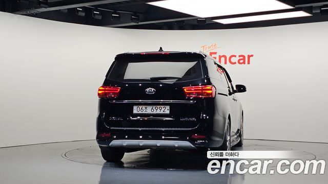 Kia Carnival 7-Seater Limousine President 2019 — фото 4