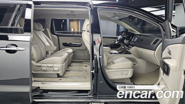 Kia Carnival 7-Seater Limousine President 2019 — фото 12