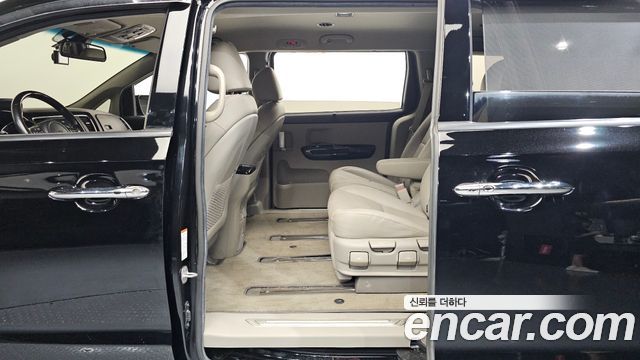 Kia Carnival 7-Seater Limousine President 2019 — фото 26