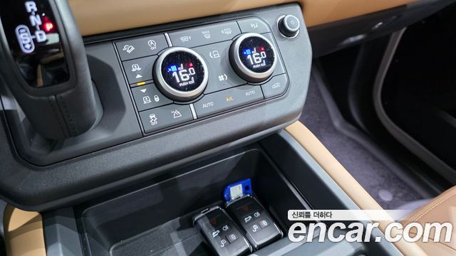 Land Rover Defender (L663) 110 P300 X-Dynamic SE 2025 — фото 14