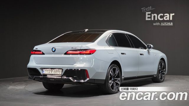 BMW 7 Series (G70) 750e xDrive M Sport 2023 — фото 2