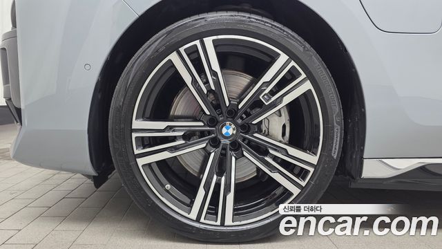 BMW 7 Series (G70) 750e xDrive M Sport 2023 — фото 5