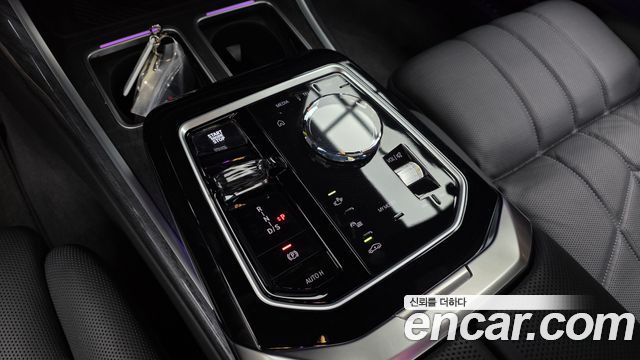 BMW 7 Series (G70) 750e xDrive M Sport 2023 — фото 9