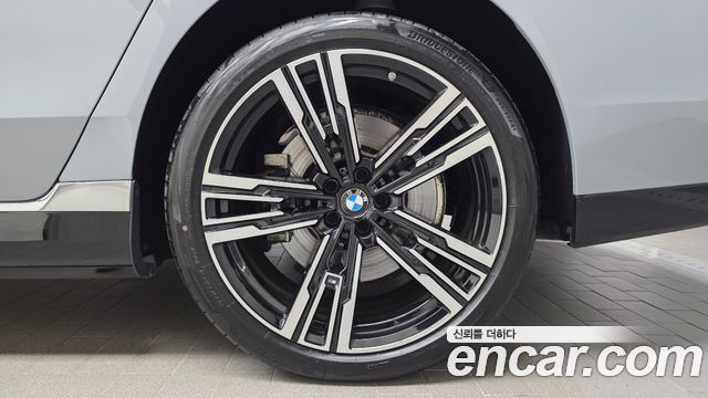 BMW 7 Series (G70) 750e xDrive M Sport 2023 — фото 21