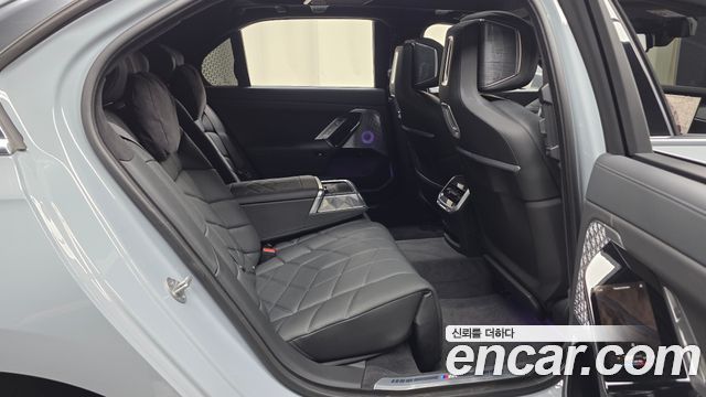 BMW 7 Series (G70) 750e xDrive M Sport 2023 — фото 26