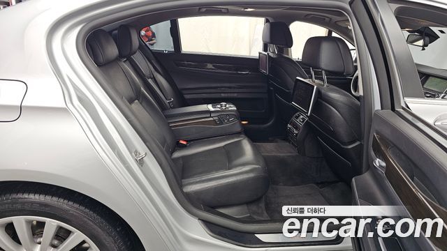 BMW 7 Series (F01) 740Li 2013 — фото 12