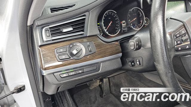 BMW 7 Series (F01) 740Li 2013 — фото 16