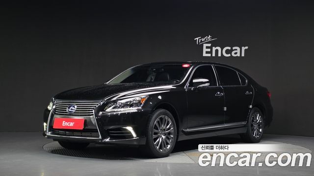 Lexus LS600hL 5-Seats Ottoman XF40