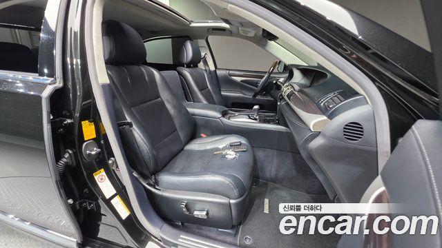 Lexus LS600hL 5-Seats Ottoman XF40 2014 — фото 10
