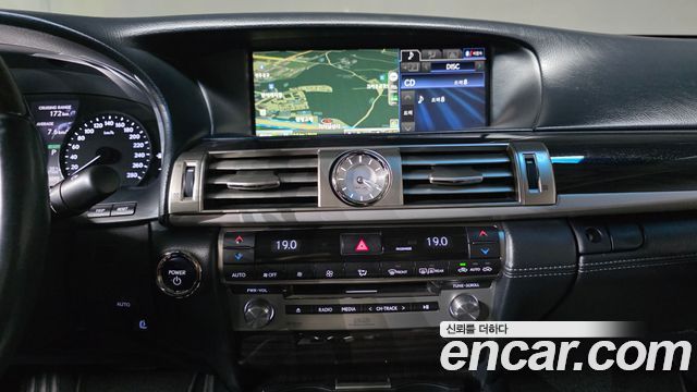 Lexus LS600hL 5-Seats Ottoman XF40 2014 — фото 14
