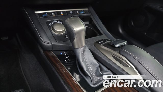 Lexus ES350 Executive XV60 2016 — фото 9