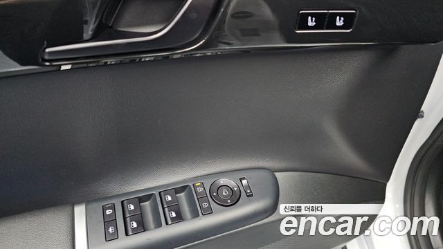 Hyundai Grandeur (GN7) 3.5 LPG 2WD Exclusive 2023 — фото 13