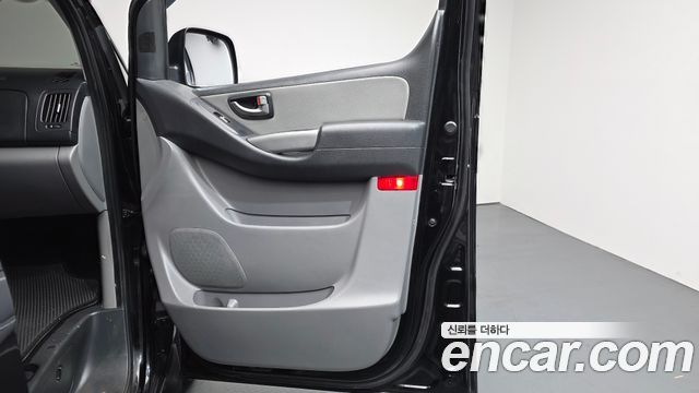 Hyundai Grand Starex Van 5-Seater Modern 2021 — фото 24